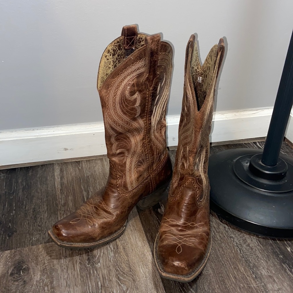ARIAT cowgirl boots